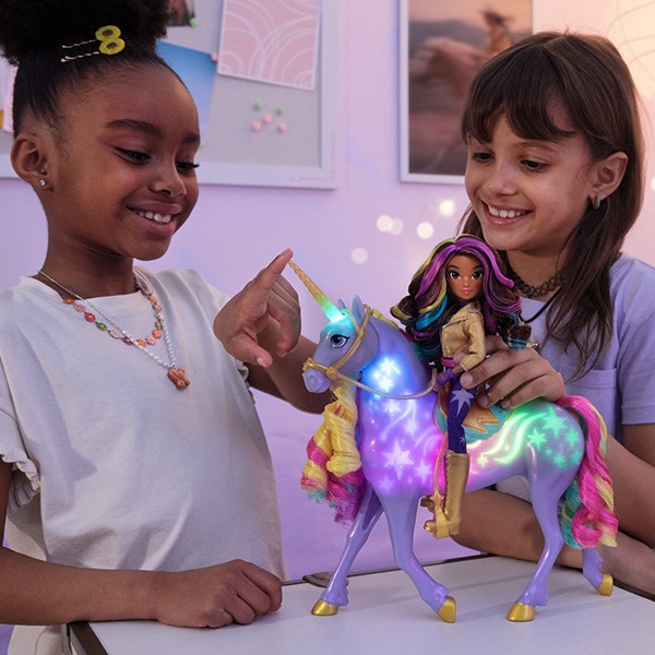 Foto van speelgoed 05_681147043084_20149741_Sophia and Rainbow Light Up Wildstar_WLMX_GML_Product_8.jpg